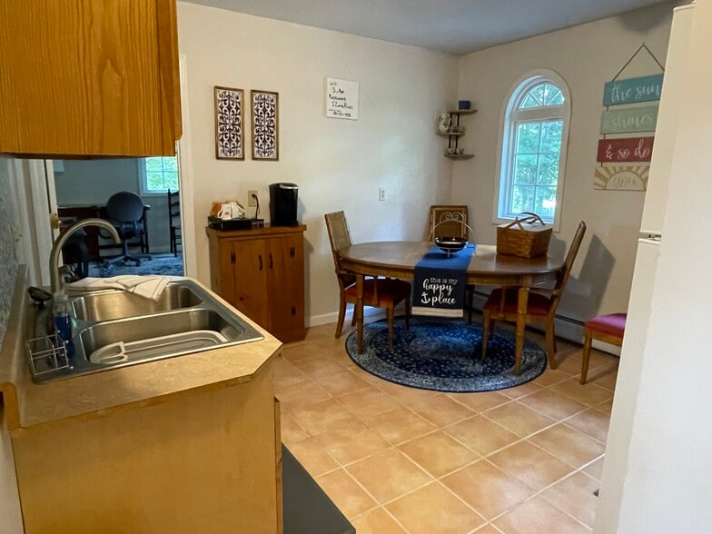 Building Photo - 46 Prindle Hill Rd