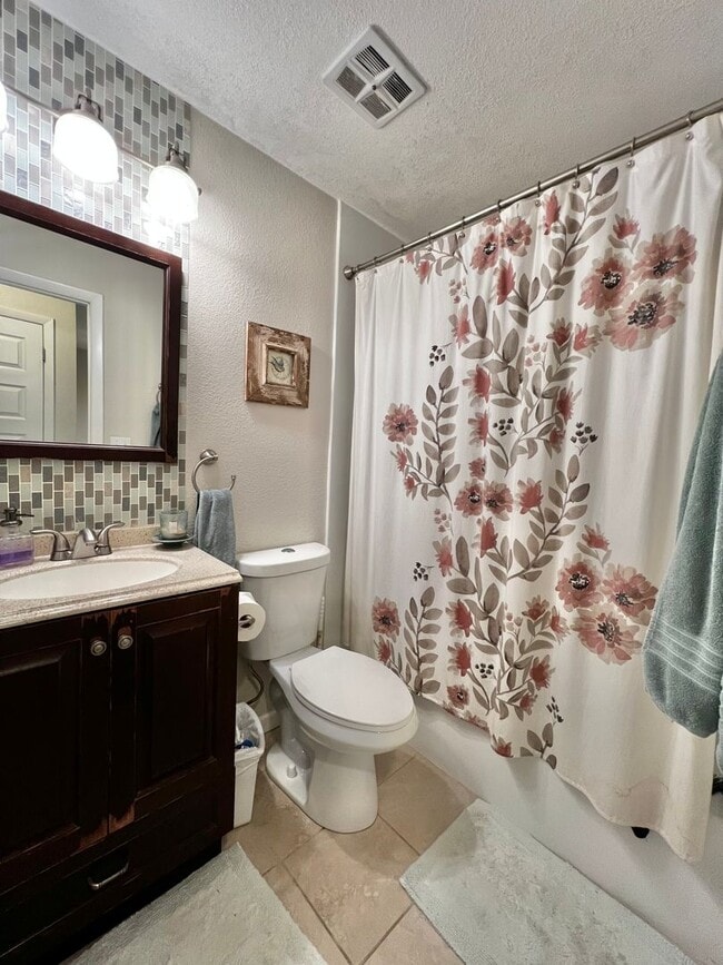 Building Photo - Remodeled 4 Bedroom 2 Bathroom Home in Fort Collins!