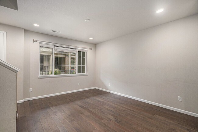 Building Photo - Stunningly Updated 3-Bedroom, 2-Bathroom T...