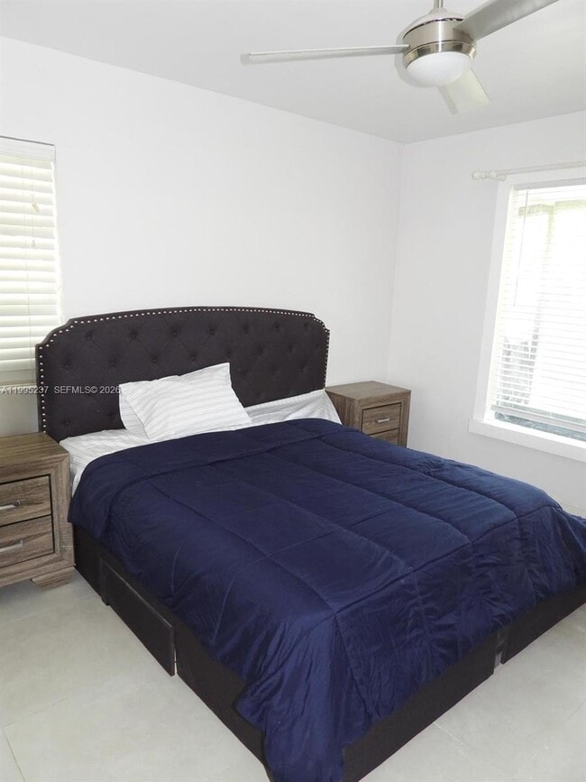 Building Photo - 715 Hollywood Blvd