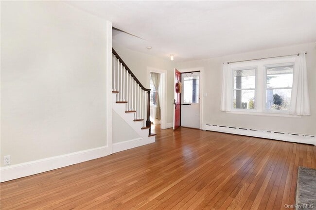 Building Photo - 27 Maple St