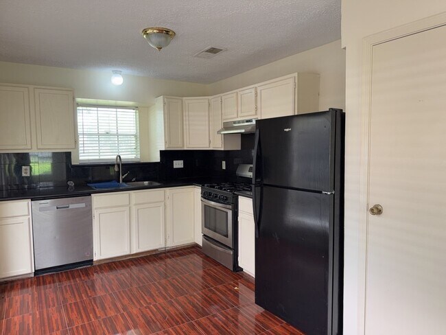 Building Photo - 1527 Lazy Spring Dr