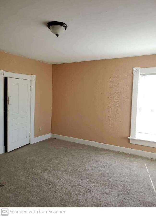 Building Photo - Refreshed 3 bed 1 bath home convenient to ...