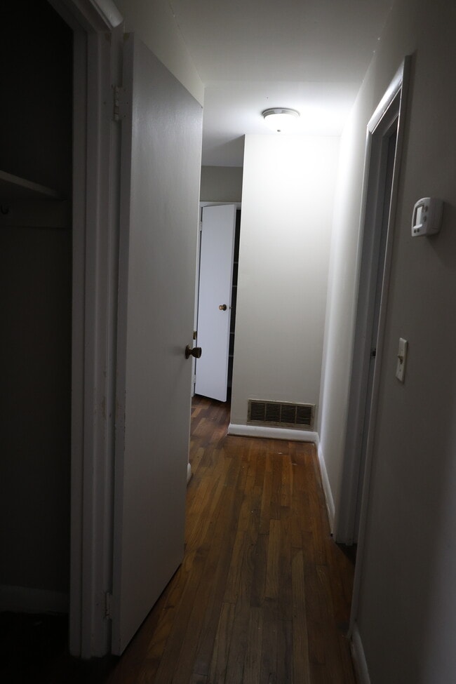 Building Photo - 104 Catherine Ave