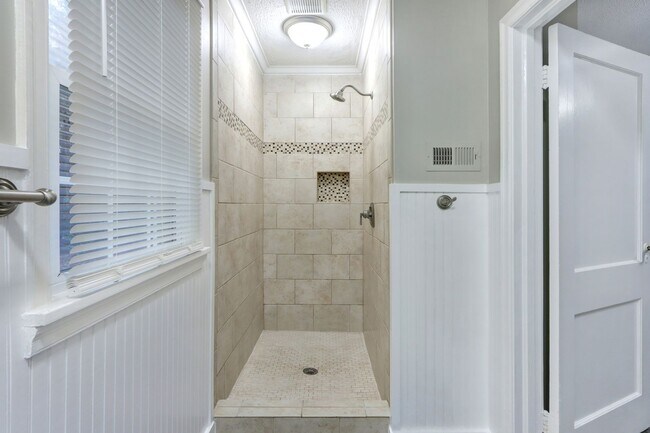 Building Photo - Large 4BR/2BA Ardsley Park House For Rent - Huge Yard