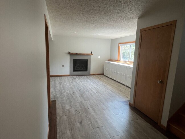 Building Photo - Beautifully Updated 4-Bed Home in Prime NW...