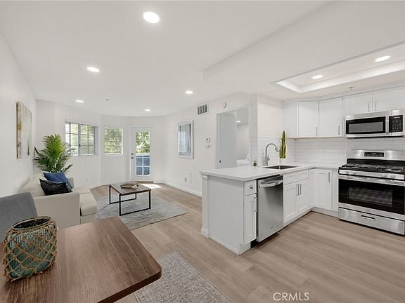 Building Photo - 1501 N Brea Blvd