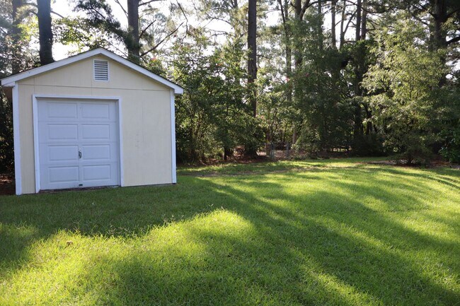 Building Photo - 2218 Arbor Rd N