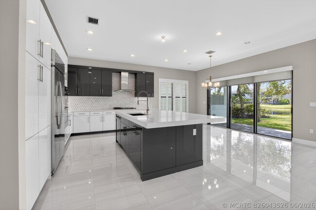 Building Photo - 17089 Rainbow Fls Trl