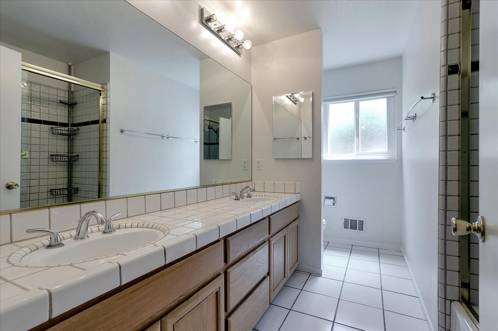 Building Photo - 2720 Diericx Dr