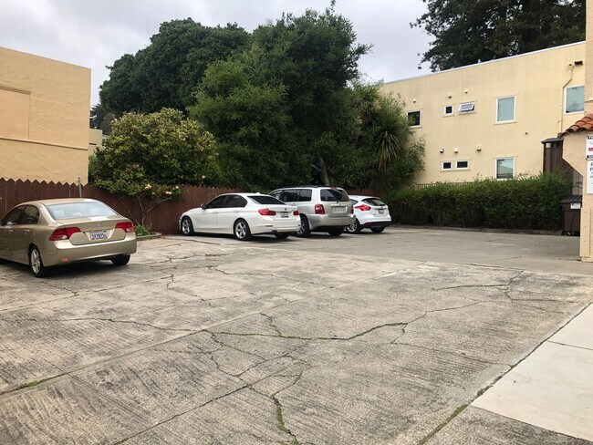 Building Photo - COMING SOON-large bedroom and is located near the north side of UCB