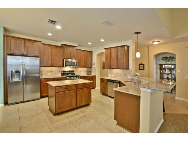 Building Photo - 401 Bluefinch Dr