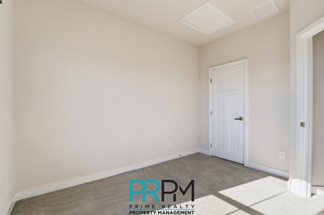 Building Photo - 49 Itasca Dr