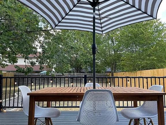 Building Photo - 2502 Tracy Cove