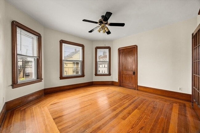 Building Photo - 576 Slade St