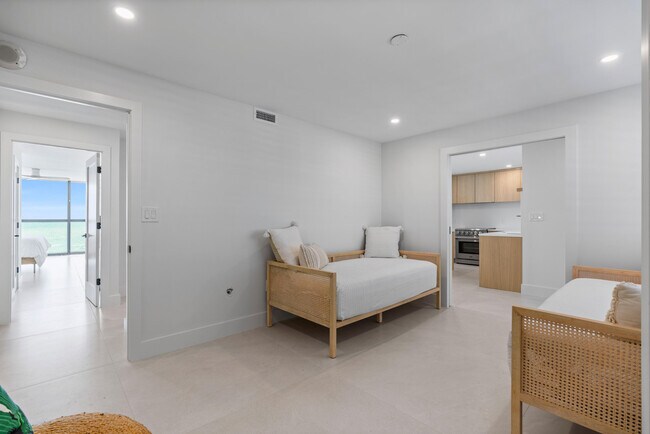 Building Photo - 10410 S Ocean Dr