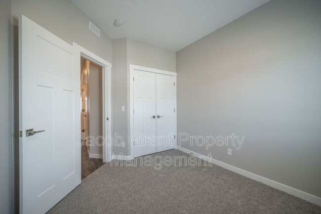 Building Photo - 1801 Jennie Lee Dr