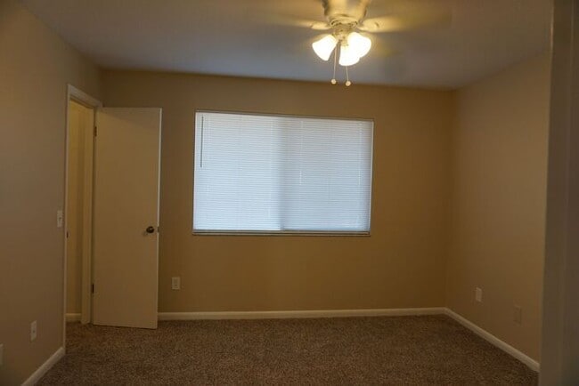 Building Photo - Mandarin Townhome