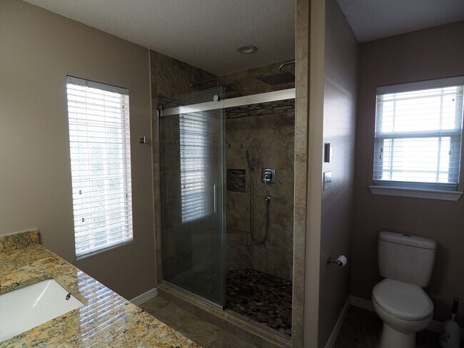 Building Photo - Gulf Shores Cottage close to park and schools!