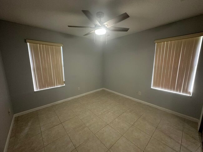 Building Photo - 1896 SW Cameo Blvd