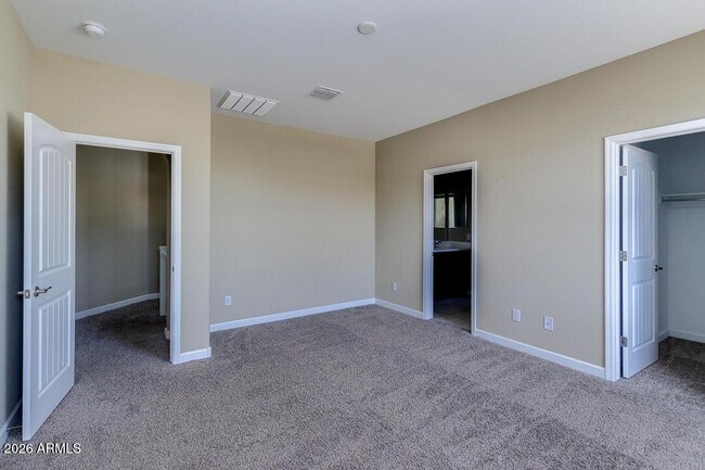 Building Photo - 1367 S Country Club Dr