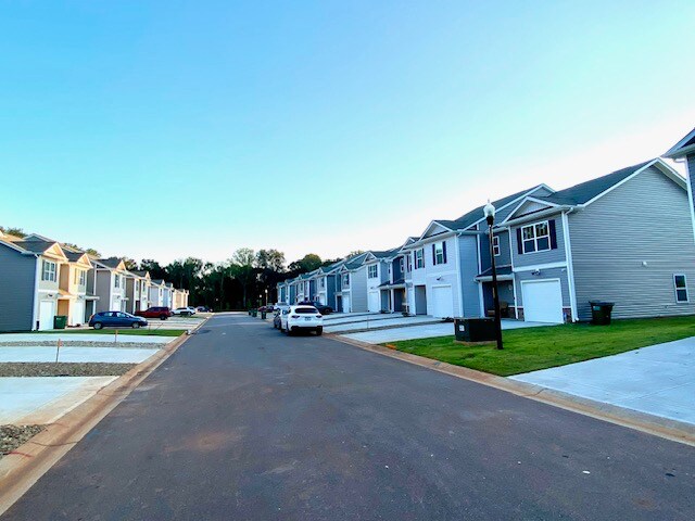 Building Photo - 1439 S Cardiff Trl