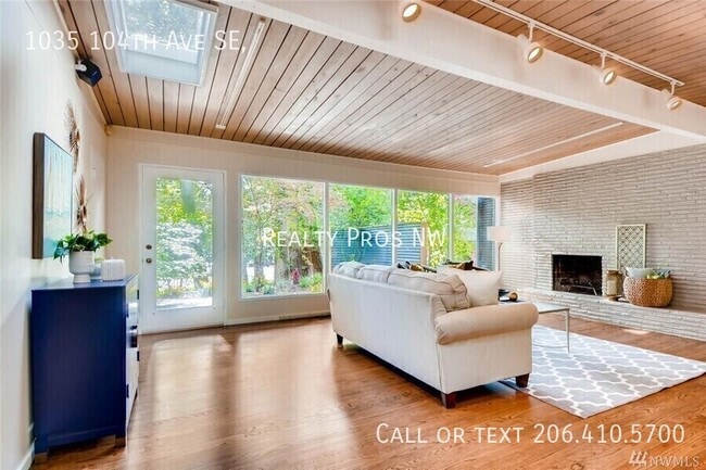 Building Photo - 1035 104th Ave SE