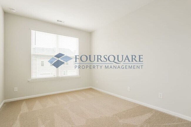 Building Photo - End Unit Townhome | 2nd Floor Loft | Washe...