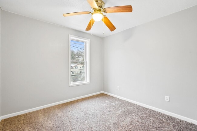 Building Photo - 410 Lorenz Ave