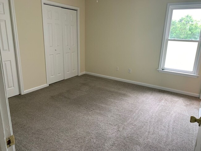 Building Photo - Great Location for VA Commuter/ Camden Cou...