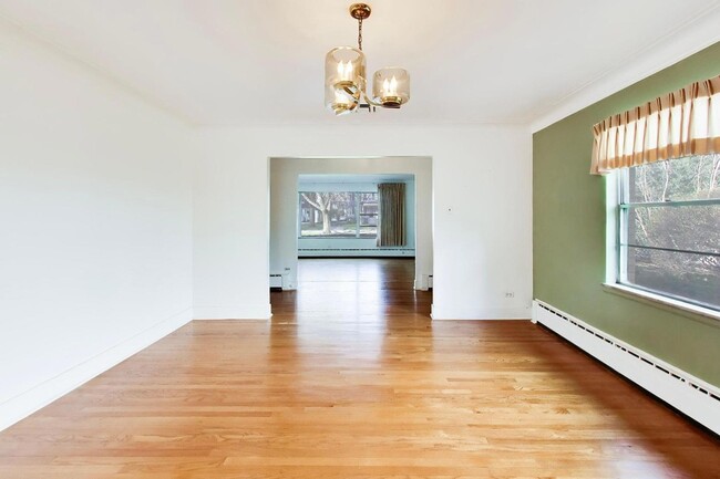 Building Photo - 545 Thatcher Ave