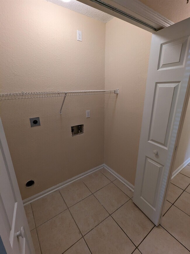 Building Photo - 3412 Daylily Ln