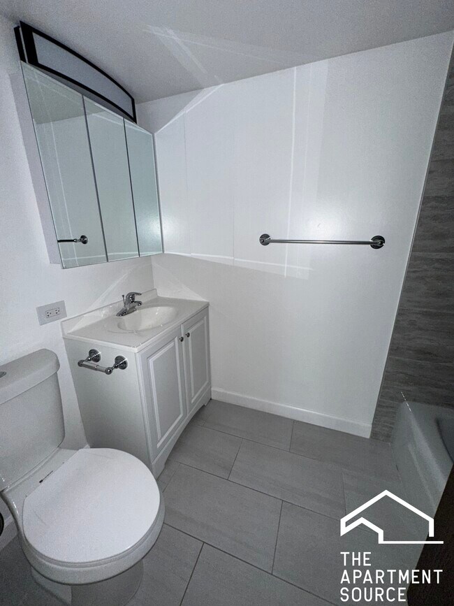 Building Photo - 525 N Quentin Rd