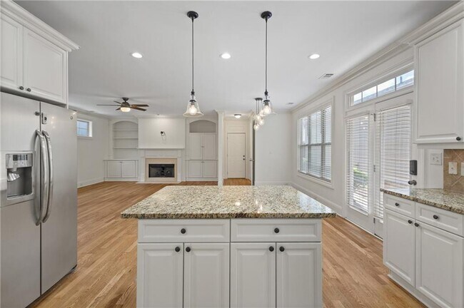 Building Photo - 319 Barbados Ln