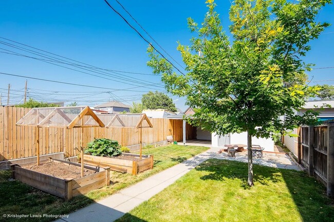 Building Photo - Historic Highlands Gem: Modern Comforts in a Sought-After Neighborhood!