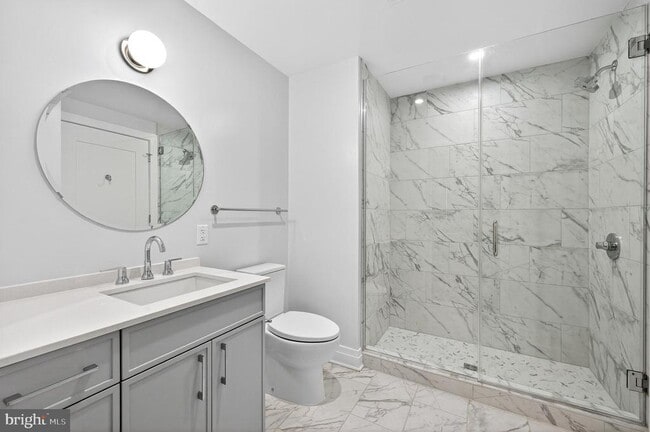 Building Photo - 811 S Columbus St