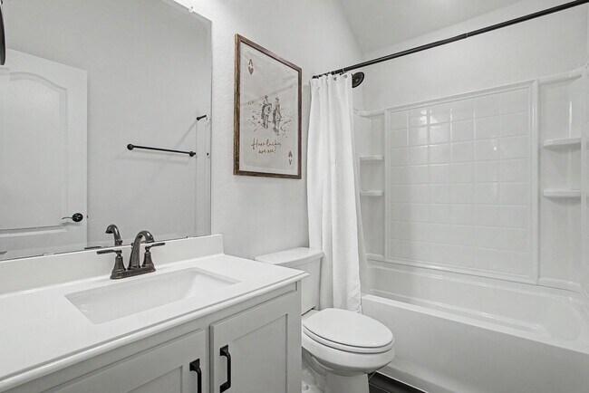 Building Photo - Beautifully Maintained Home on Greenbelt!