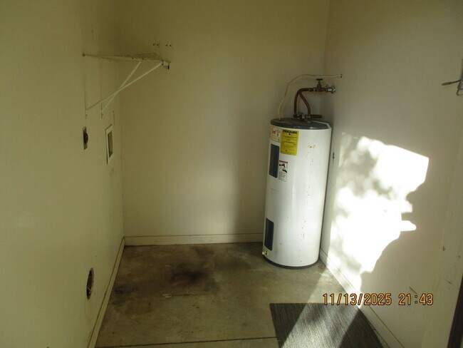 Building Photo - Twentieth, 914-C