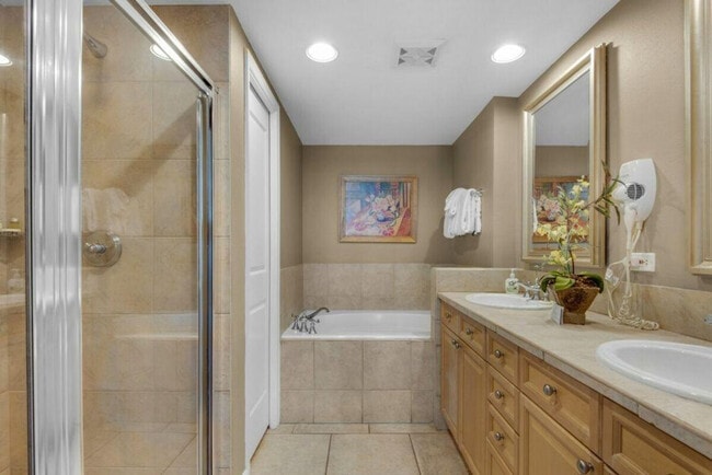 Building Photo - 2 Portofino Dr