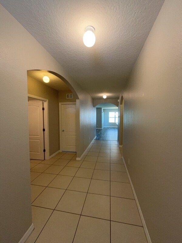 Building Photo - 4140 Sophia Blvd