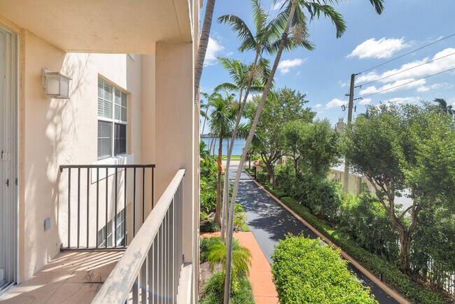 Building Photo - 1801 N Flagler Dr