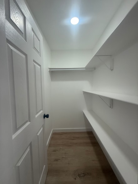 Building Photo - 1601 E 13th St