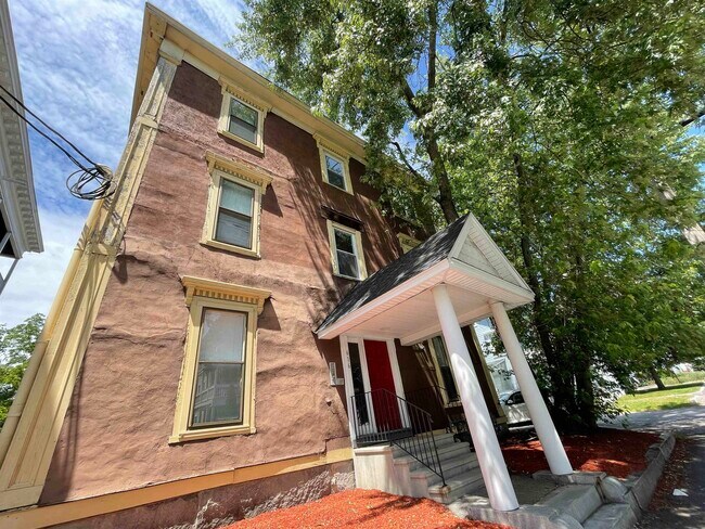 Building Photo - 616 Union St