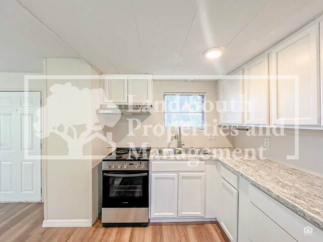 Building Photo - 2218 Ellie Rd