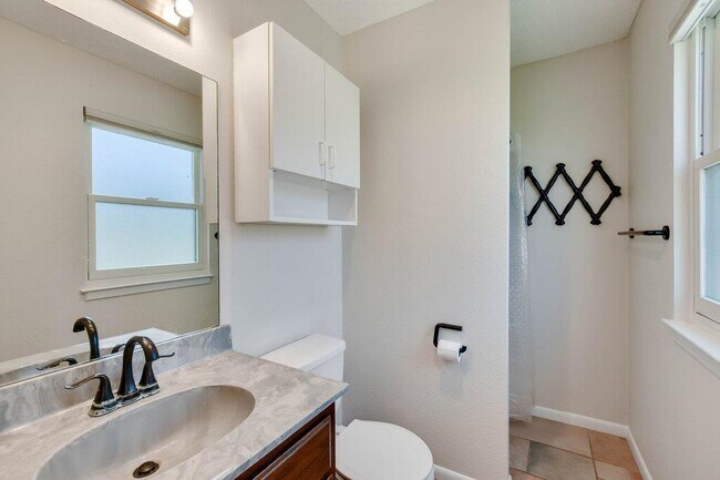 Building Photo - 16001 Awalt Dr