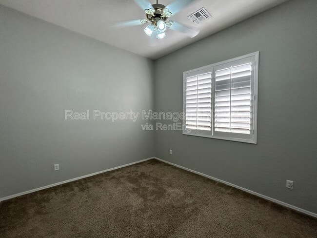 Building Photo - 774 E Maria Ln