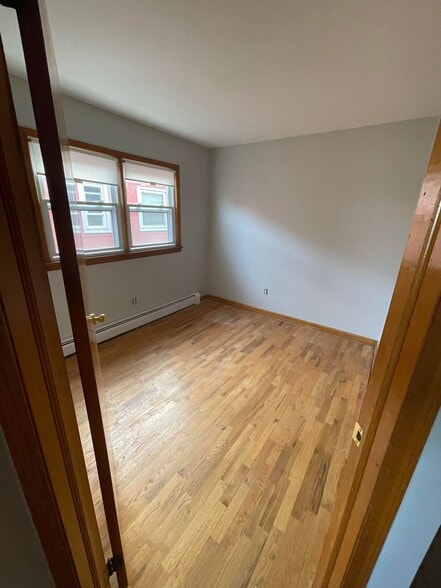 Building Photo - 476 Hickory St