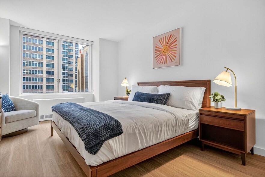 Building Photo - 68 W 37th St