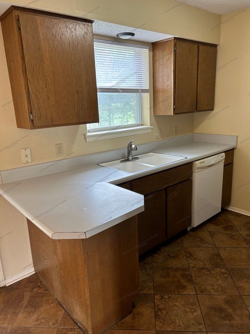 Building Photo - 1413 Grand Oak Dr