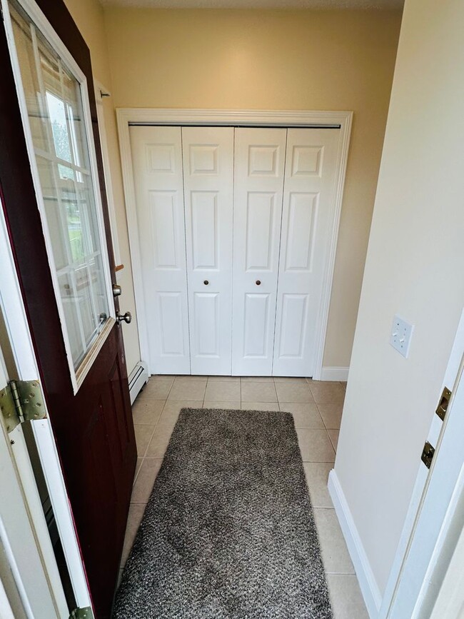 Building Photo - Spacious 3-Bedroom Duplex for Rent – Minut...